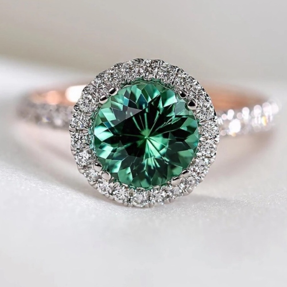 NEW DIAMOND ENGAGEMENT RING - Picture 5 of 7